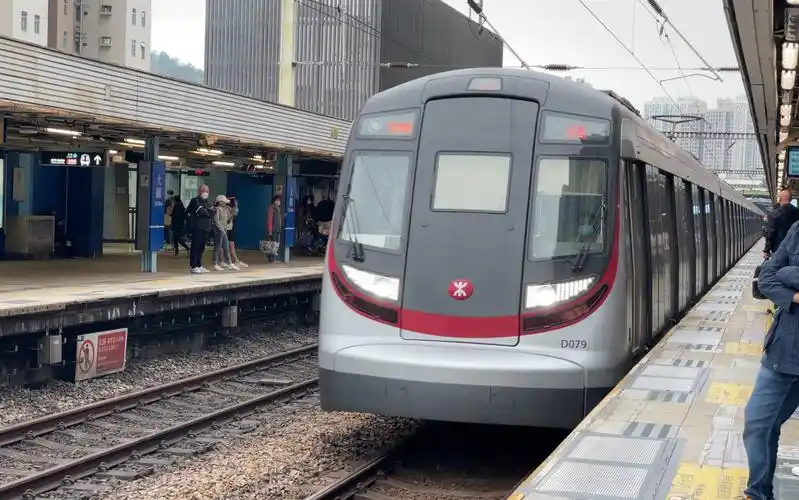 港铁东铁线大围站进站 往金钟