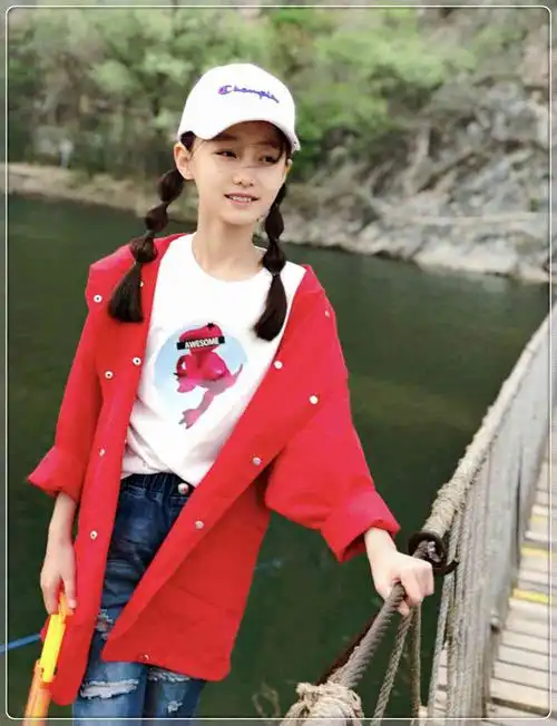 赵薇女儿小四月已经10岁了!清纯模样不输曾经的"小燕子"