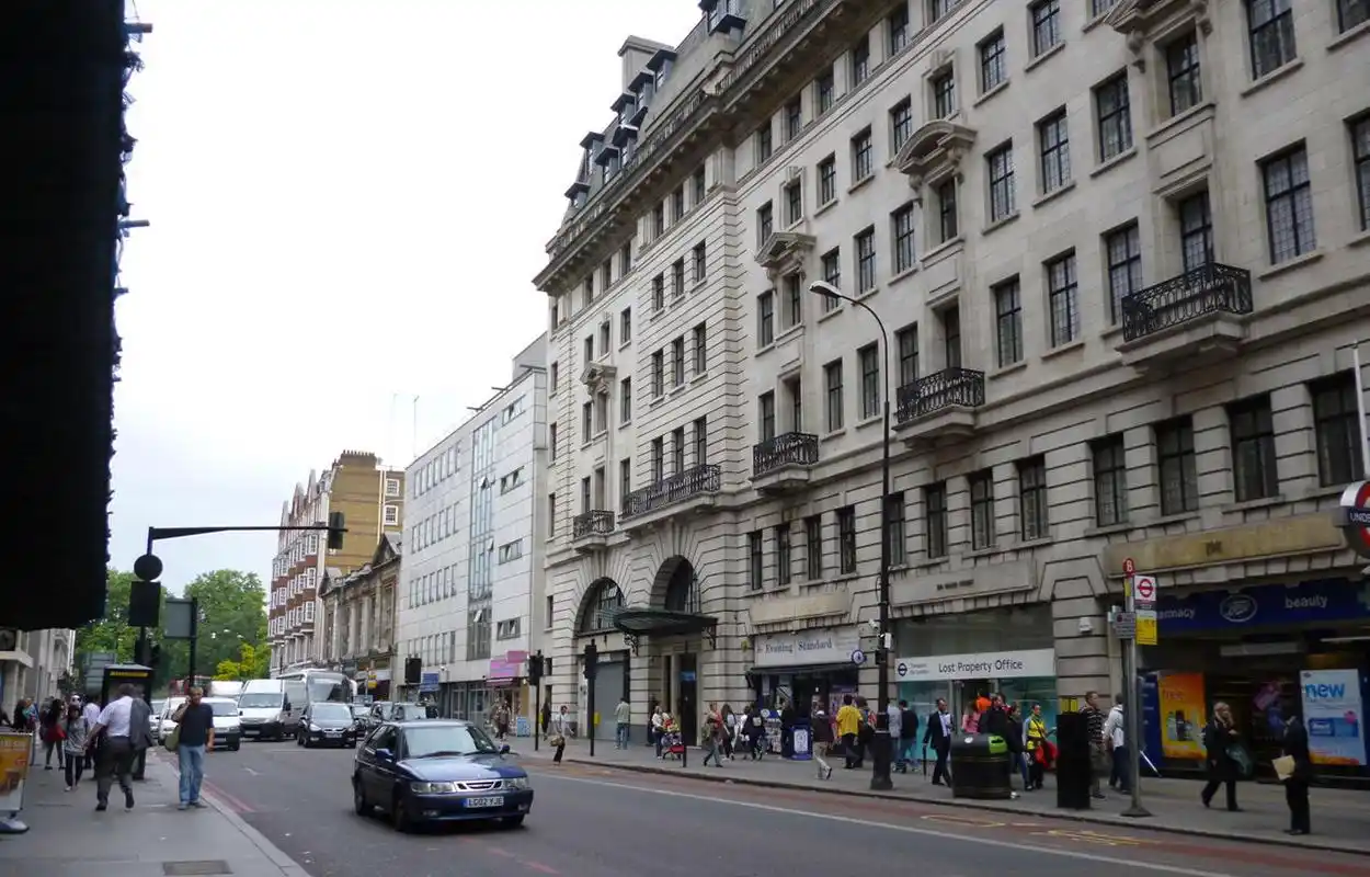 p>贝克街(baker street)是18世纪末由实业投机家爱德华·柏克莱