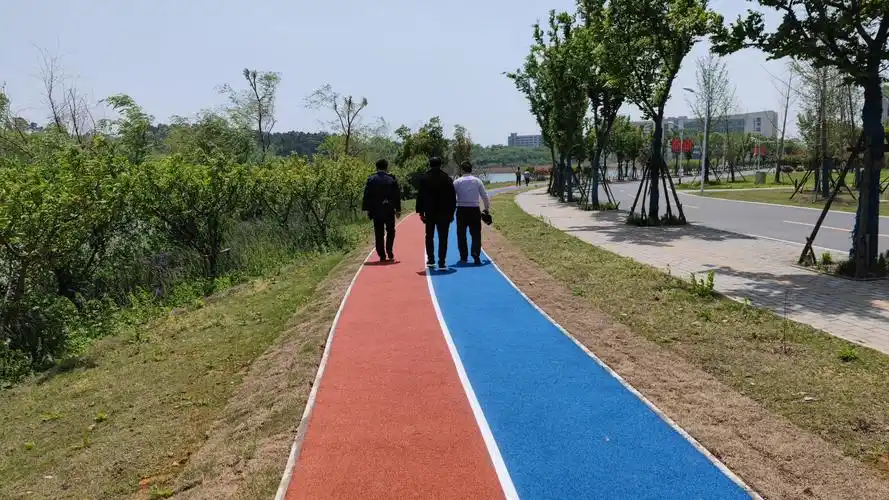 我校长山校区环湖健身塑胶步道正式启用