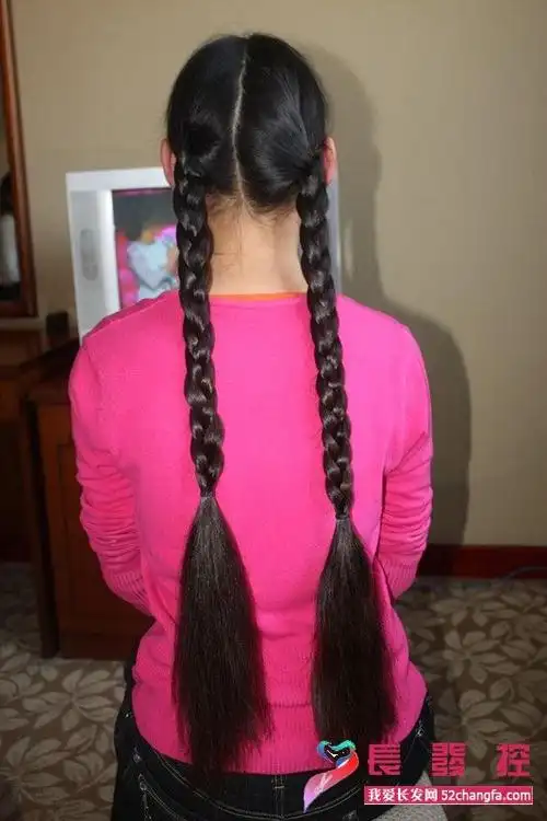 剪下学生妹三根漂亮辫子老高22410