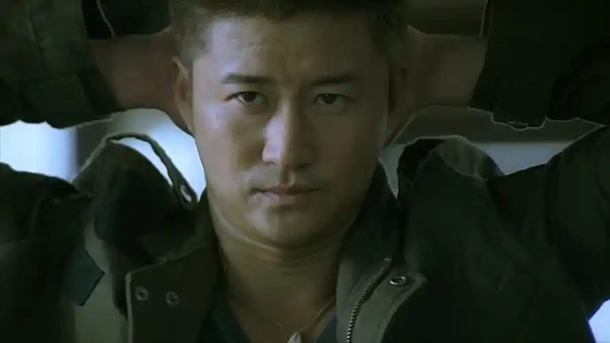 狼牙:加钱哥好不容易演个警察,反派居然是吴京,这哪里打得过!