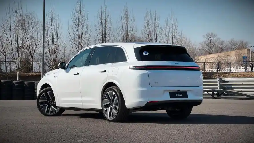 理想l7:家庭五座旗舰suv,空间大,长续航,家用值得推荐