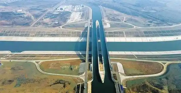 经济日报合肥12月30日讯(记者梁睿)引江济淮工程试通水通航暨二期工程