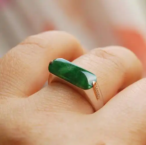 天生珠宝5147大气简约满色深绿马鞍18k金天然翡翠戒指155号送国检证