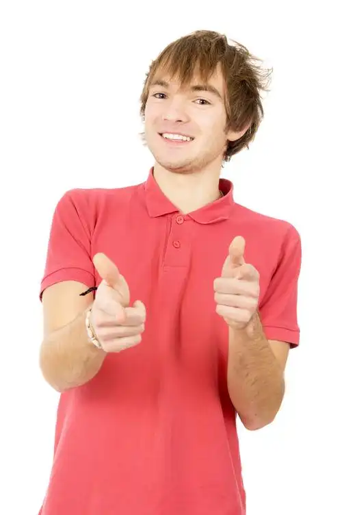 性格开朗的家伙的手姿态指向你