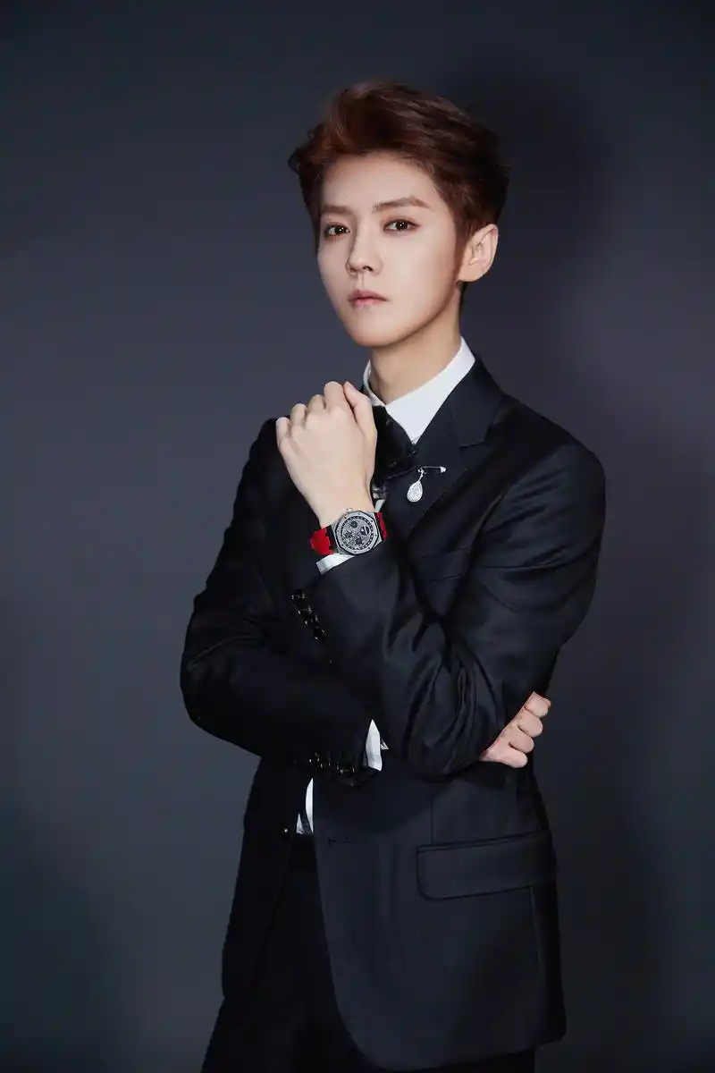 定格这一刻, "红"色力量燃烧不熄 ,和7号boss鹿晗一起挑战2020,祝大家