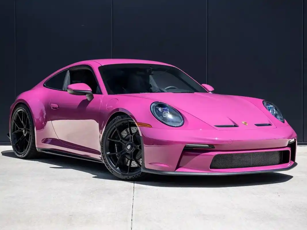 这台亮粉色保时捷911 gt3 touring的总行驶里程才 250 英里(402 公里)