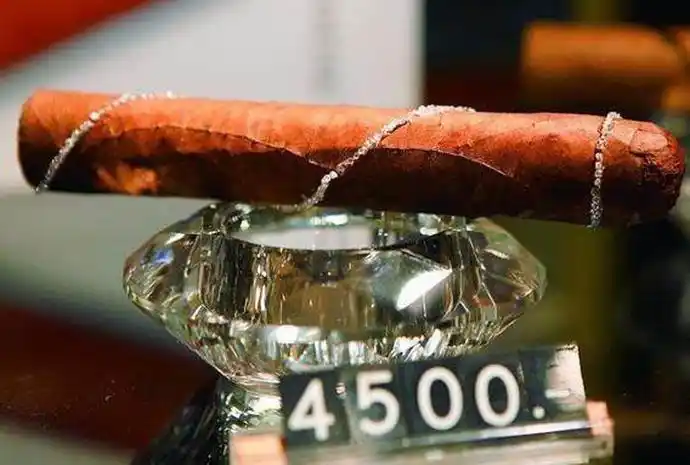 世界最贵的烟十大天价香烟排行榜66万一盒高居榜首