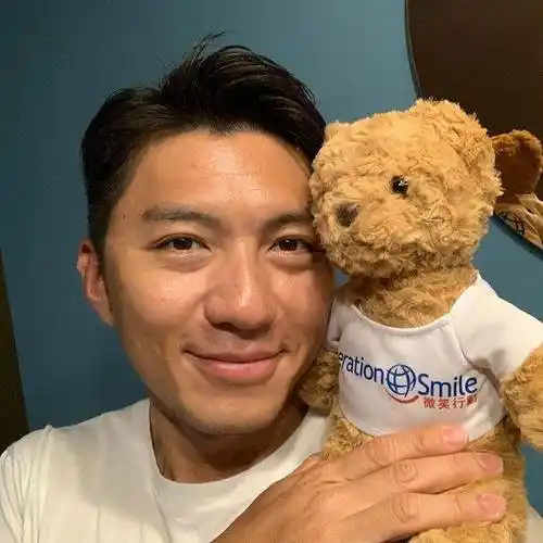 袁伟豪40岁生日感性发文,自觉是人生胜利组,曾被网友封软饭王_宝儿