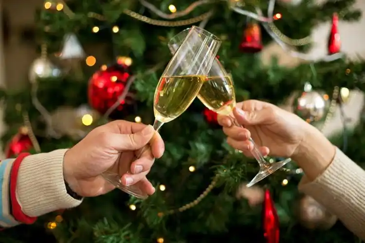 干杯欧美情侣图片