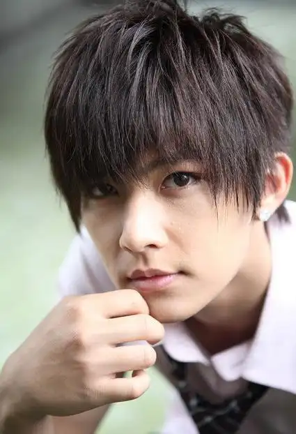 炎亚纶最帅的图片(当头像)