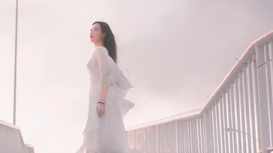清纯仙气白裙美女高清桌面壁纸