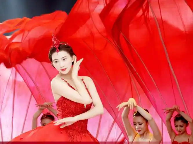 44岁台湾女星林志玲暌违8年再登春晚 大秀完美身材