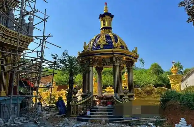 越南土豪建造价值700亿耀眼的黄金城堡