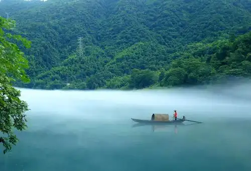 这里有吸引各地摄影爱好者日夜守候的奇景"雾漫小东江";有亚洲第一的