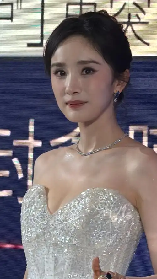 杨幂超话今天生图来啦!真的太美了7815#杨幂##时mao明星