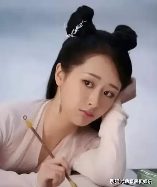 当古装女子梳了双丸子头,杨紫呆萌,最后一位原谅我不厚道地笑了_造型