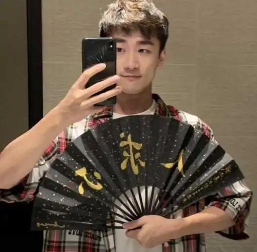 不求人和犄角两人的事情让人佩服