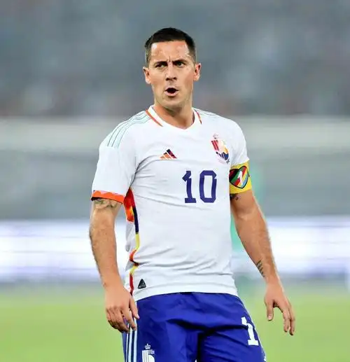 比利时白斩鸡  阿扎尔这身材有国足那味儿了