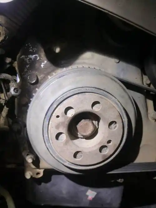 比亚迪s7曲前皮带轮怎么对