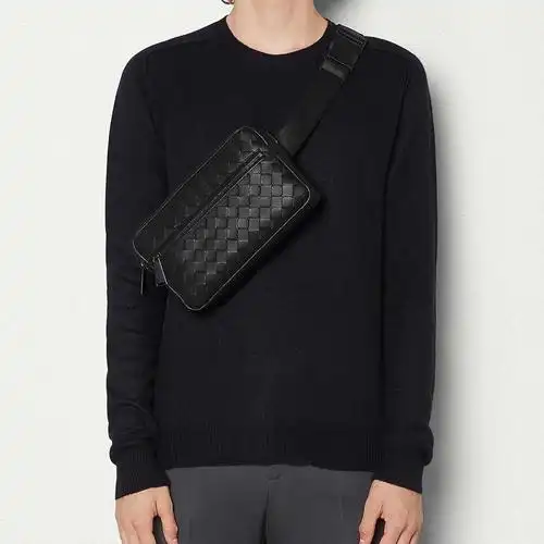 bottegaveneta宝缇嘉bv黑色logo编织胸包腰包斜挎包601062