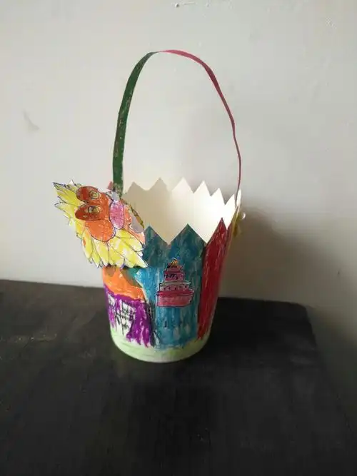 奇思妙想显创意,废品利用有妙招,高手在这里,二四班的手工制作