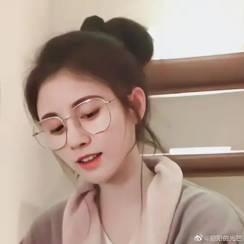 鞠婧祎#那些被眼镜封印住的颜值,鞠婧祎戴眼镜也太撩了吧,哈哈啊.
