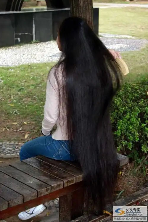 长发美女河边秀长发18