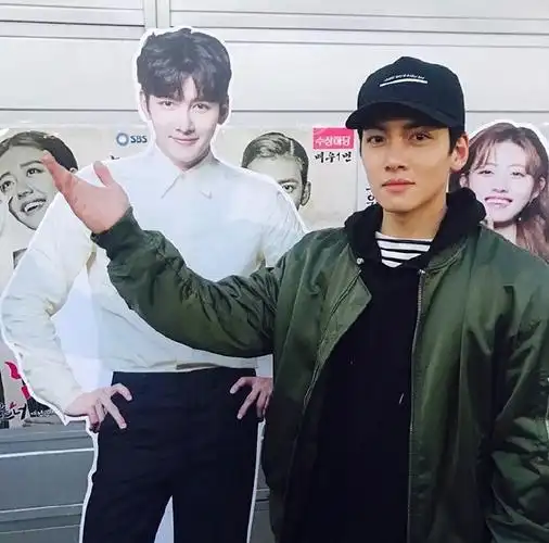 [池昌旭][新闻]170422 池演员突袭三成洞看板活动 特级零距离粉丝福利