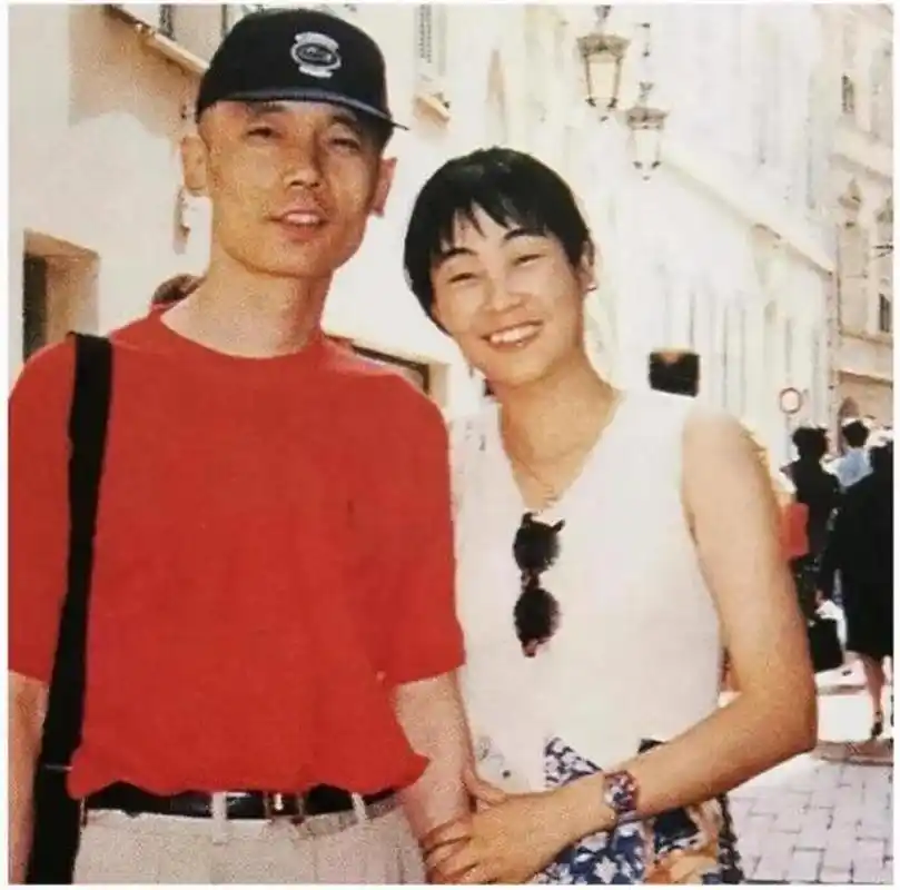 1995年,北京房地产市场迅猛发展,葛优和妻子贺聪以极具远见的决策,用