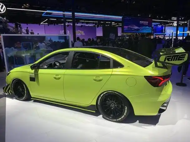 荣威i5原厂改装前唇,侧裙,扩散器,大尺寸gt尾翼将运动气息拉满