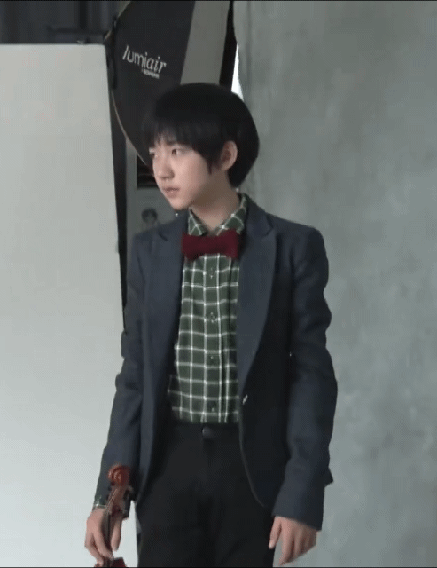 dd求出处啊啊啊这是贺峻霖吗  冰人-18l  是贺峻霖,时代少年团官ⅱ3