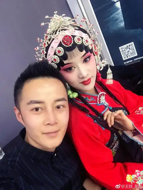 走进幕后欣赏戏曲旦角化妆见证演员美丽变身全过程奇迹3