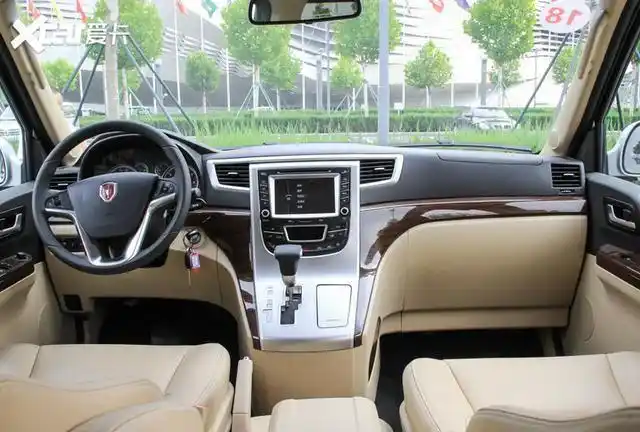 金杯面包车9座报价图片:华晨雷诺金杯阁瑞斯快运旗舰版9座正式上市图3