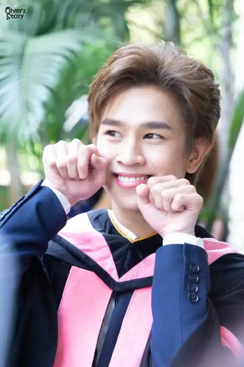 lovefluke  5月3日 15:28   关注  他泰男孩 福多多 可爱 评论 收藏