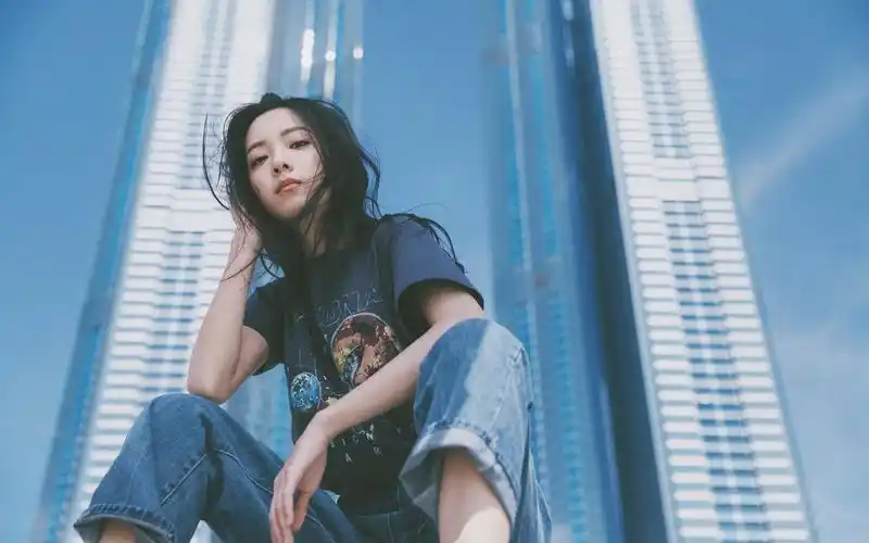 刺猬女孩庄达菲帅气街拍写真,大陆明星-回车桌面