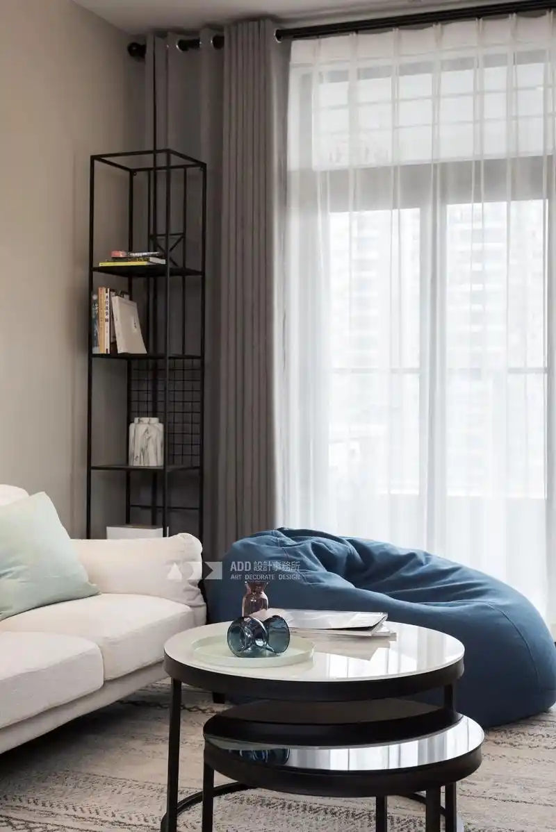 现代简约风二居装修客厅一角