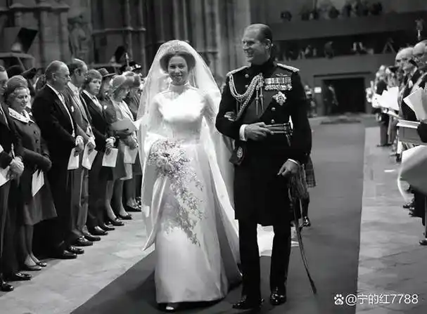 从来也没有想到,英国女王的丈夫菲利普亲王竟然还敢风流,而且风流一生