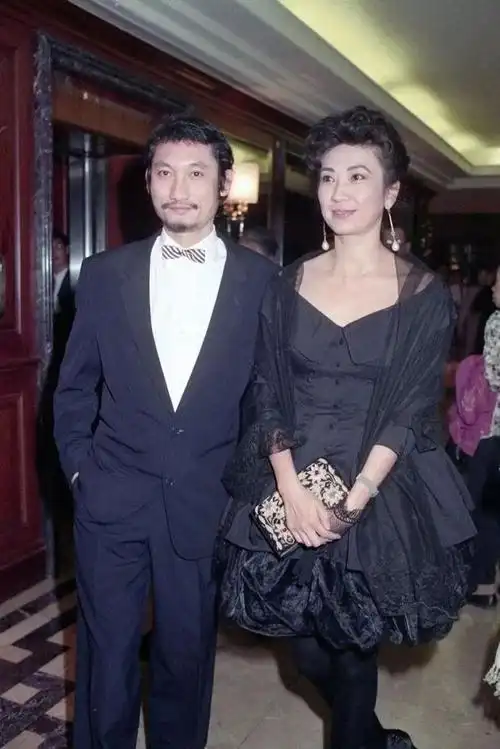 这一生如果没有施南生,导演徐克什么都不是,晚年却手拖小助理