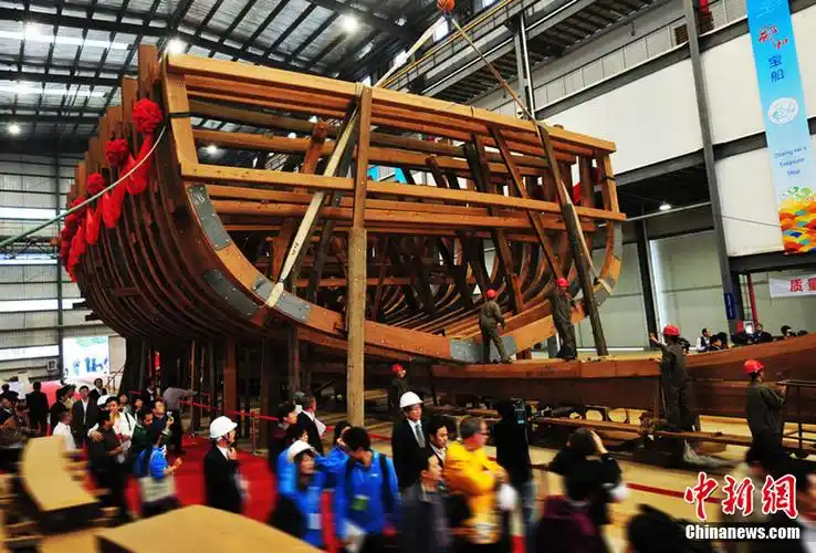 郑和宝船复建庆典 华丽宝船首露"真容"