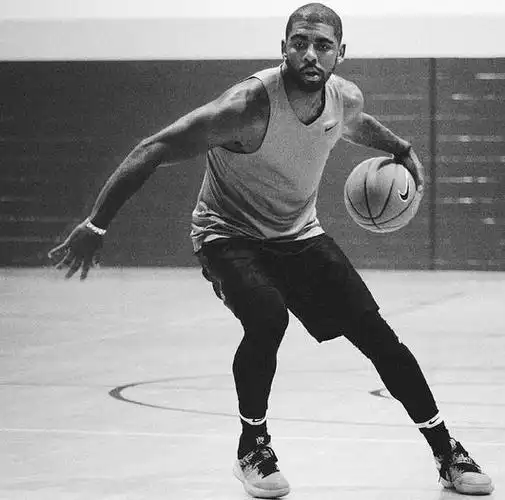 欧文!又一个冉冉升起的超巨!高清灰白特写照!