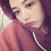 女生头像素颜嘟嘴可爱超萌_微信头像图片大全