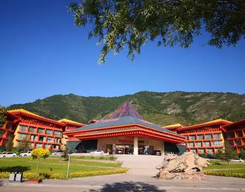 今天一早,告别了色彩艳丽,环境一流的芦芽山国际酒店,随着大巴去往