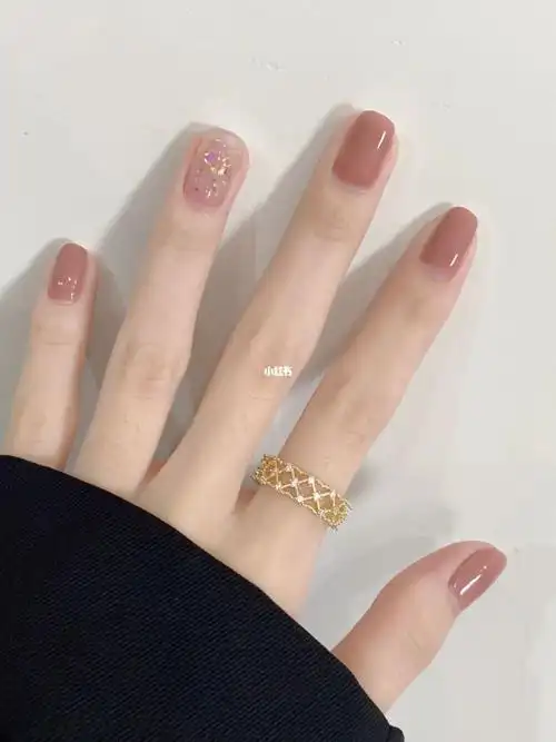 雅致温柔气质美甲跳色