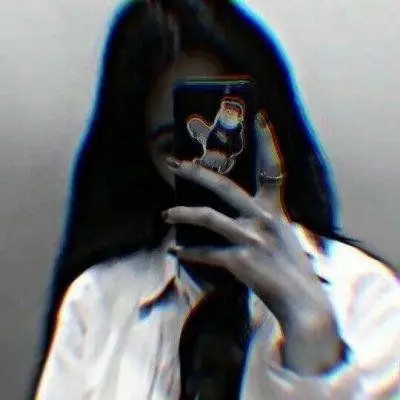 女生拿手机遮脸头像