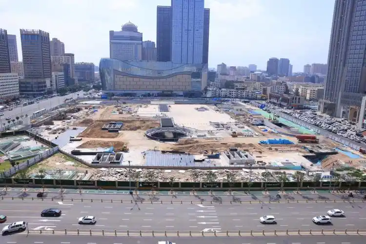 呼和浩特新华广场初露新貌模样