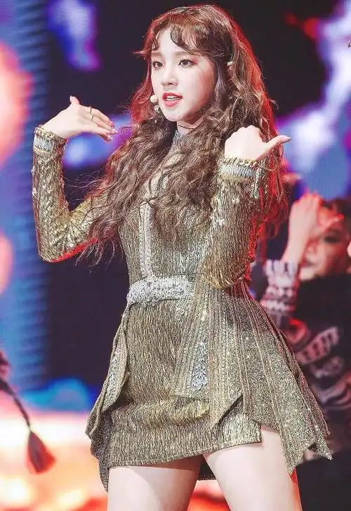 还说微胖女子不美?看宋雨琦穿起"贵妇装"后,意外美出新高度