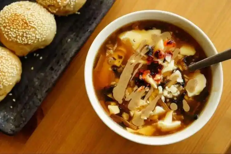 老舍笔下的这一碗是老豆腐,较劲的北京人会极力向你纠正这东西和