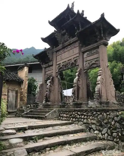 这是位于浙江省丽水市遂昌县西南山区乌溪江畔的一个古村落——独山村